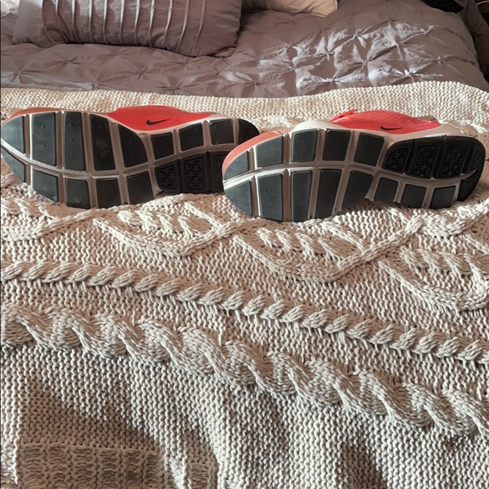 Nike woman’s Sock Dart sneakers - Picture 2 of 7